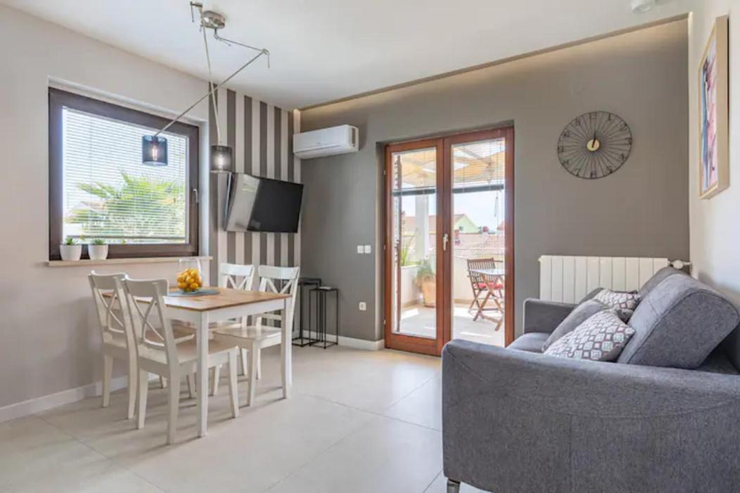 Apartments "Villa Antisin" With Heated Pool Задар Екстериор снимка