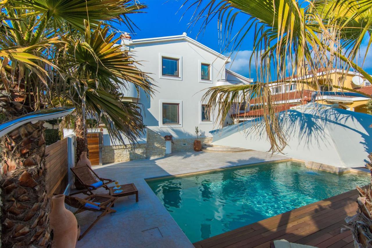 Apartments "Villa Antisin" With Heated Pool Задар Екстериор снимка