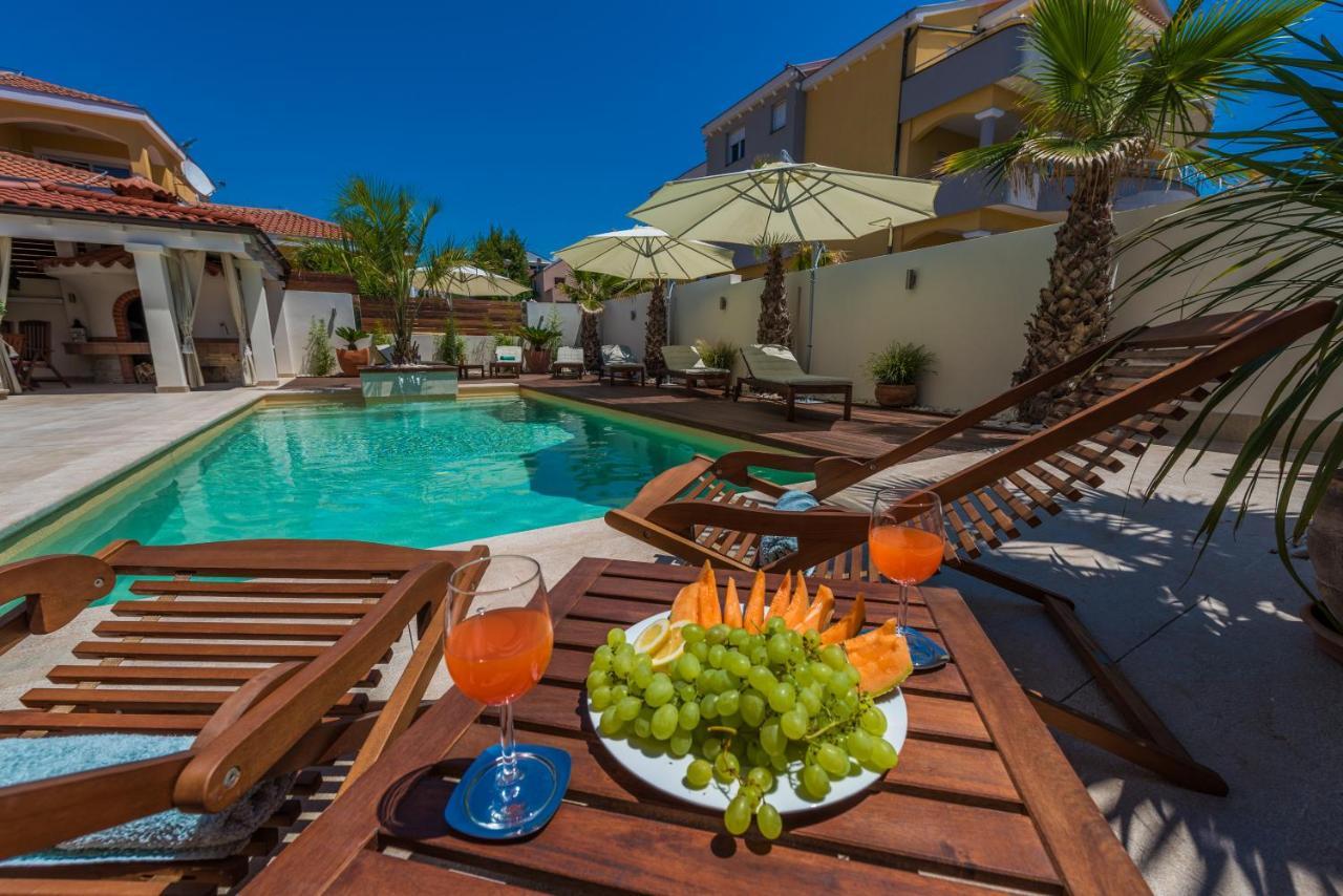 Apartments "Villa Antisin" With Heated Pool Задар Екстериор снимка