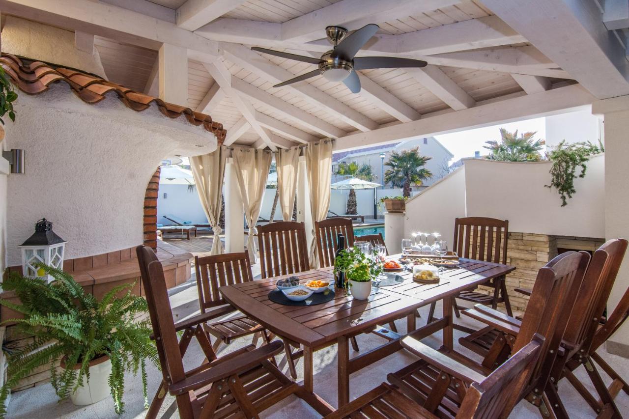 Apartments "Villa Antisin" With Heated Pool Задар Екстериор снимка