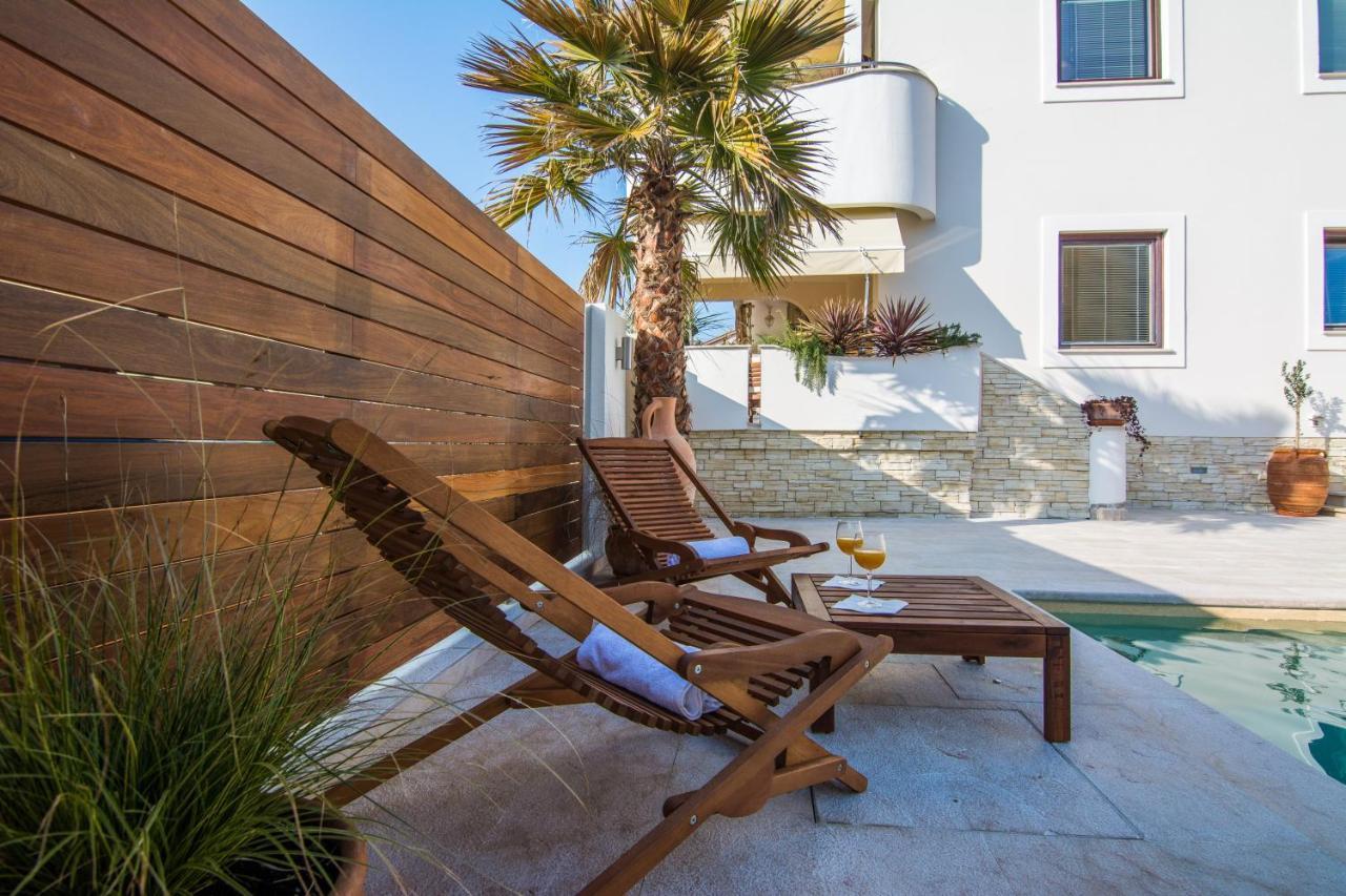 Apartments "Villa Antisin" With Heated Pool Задар Екстериор снимка