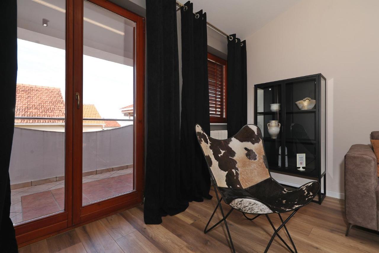 Apartments "Villa Antisin" With Heated Pool Задар Екстериор снимка