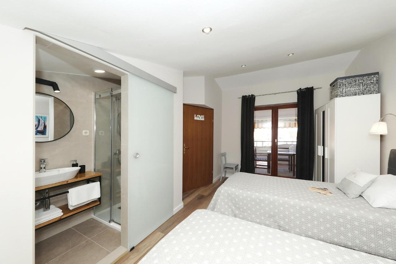 Apartments "Villa Antisin" With Heated Pool Задар Екстериор снимка