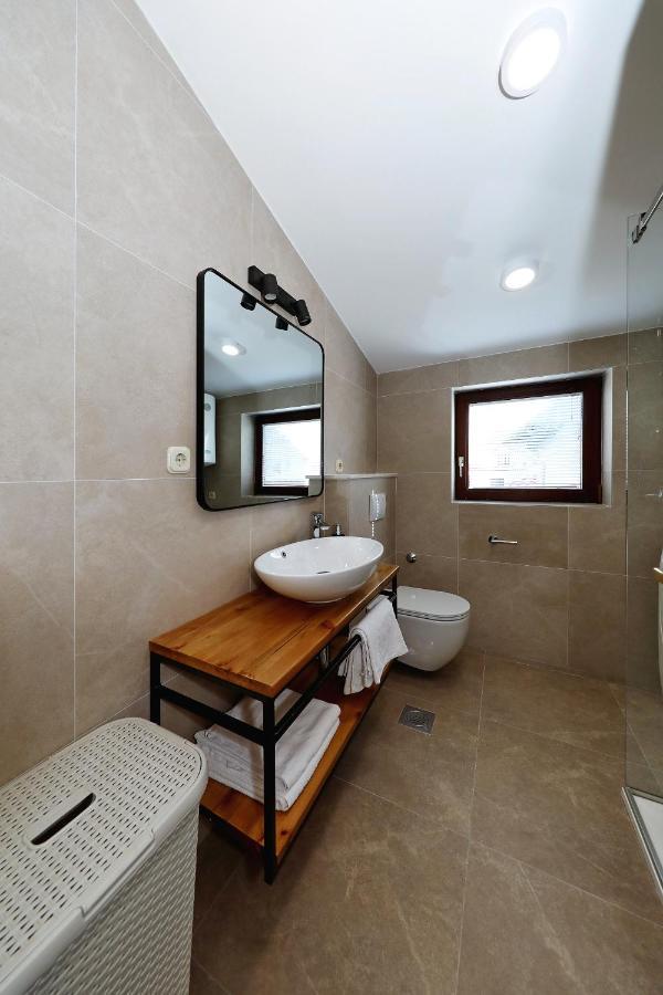 Apartments "Villa Antisin" With Heated Pool Задар Екстериор снимка