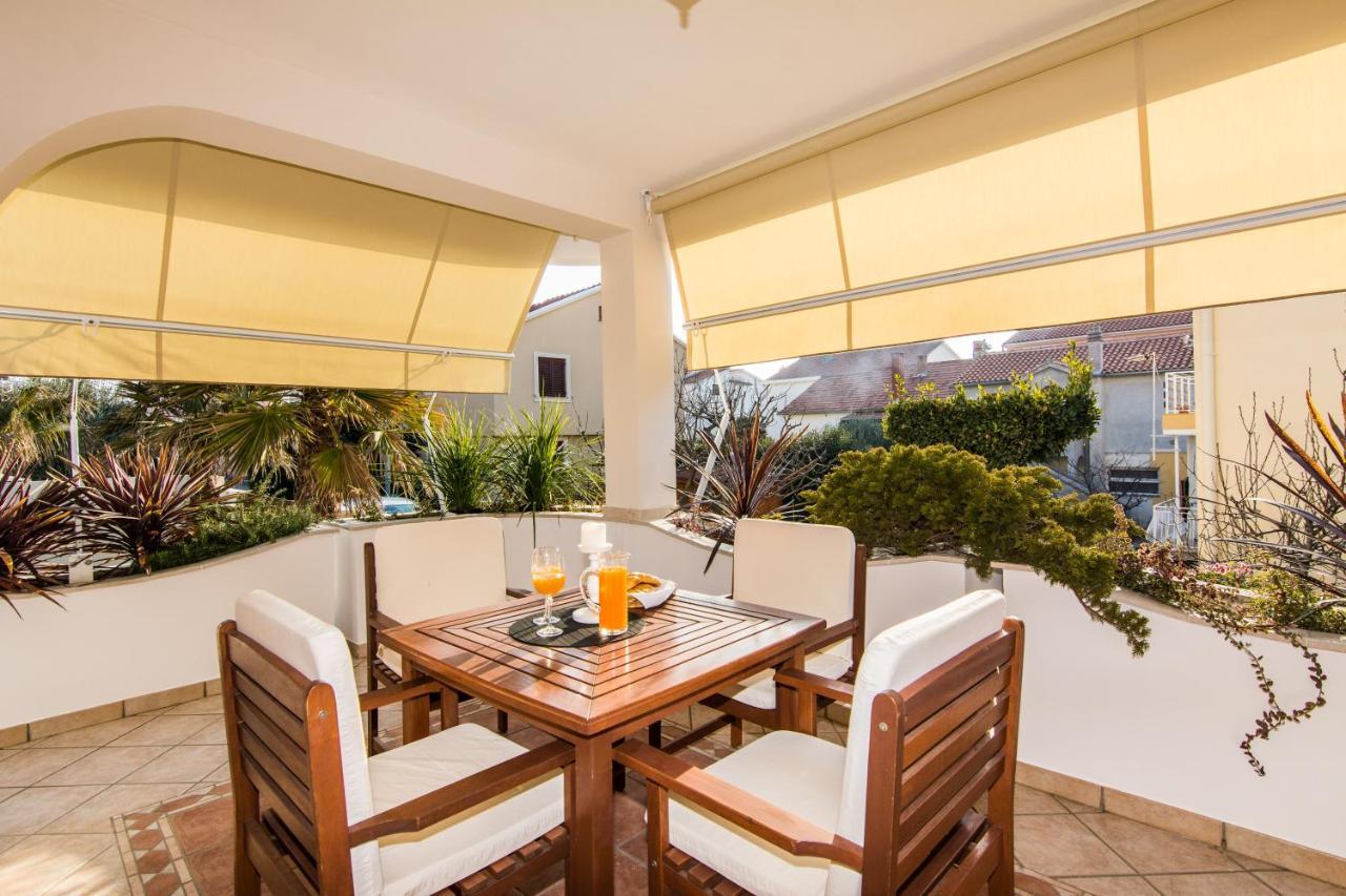 Apartments "Villa Antisin" With Heated Pool Задар Екстериор снимка