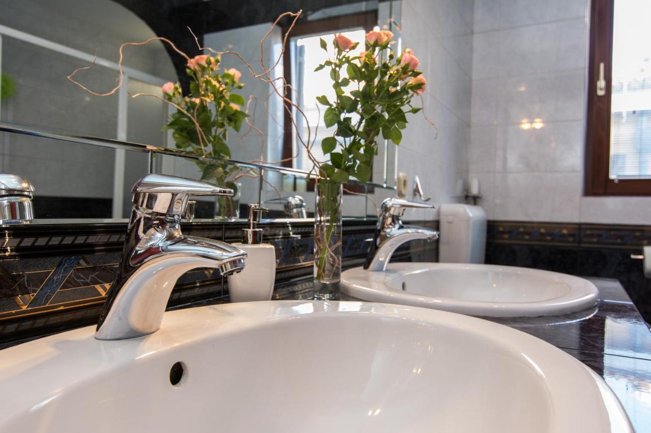 Apartments "Villa Antisin" With Heated Pool Задар Екстериор снимка