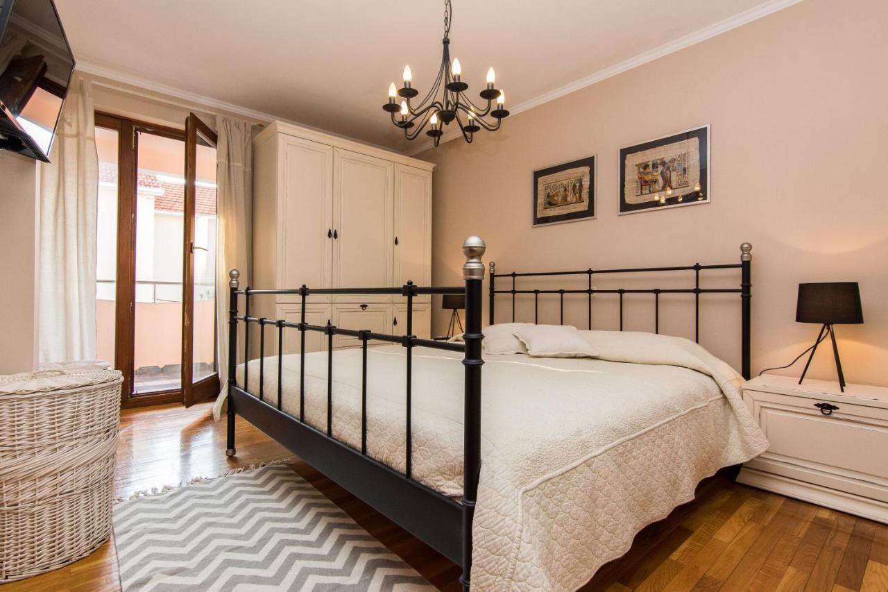 Apartments "Villa Antisin" With Heated Pool Задар Екстериор снимка